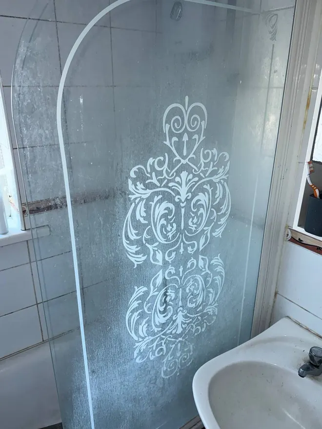 Shower screen with limescale